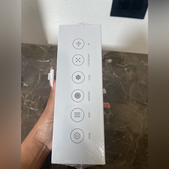 New! Unopened! Microcurrent Facial Device Facial Massager, Home Use Skin Tighten - Picture 9 of 11